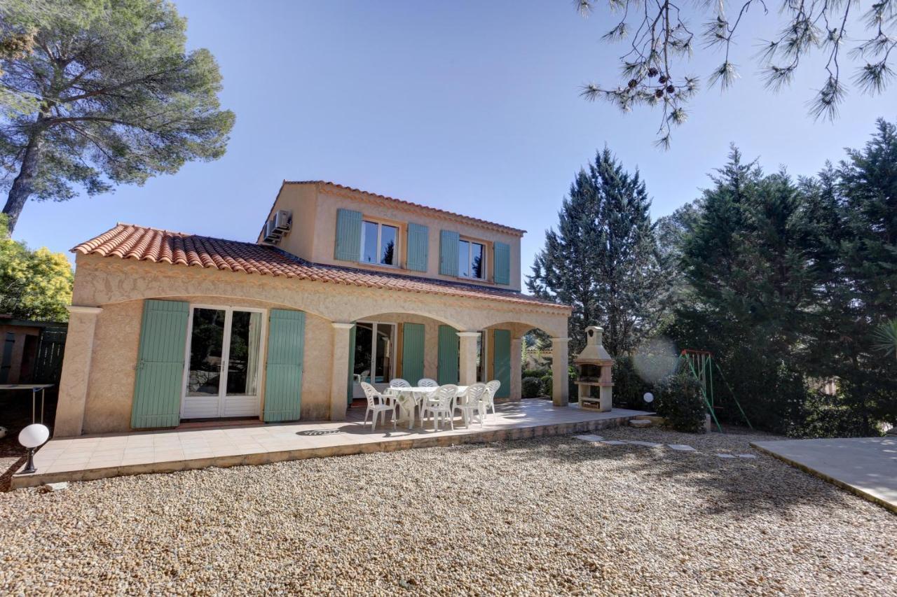 Villa 8 Pers, Climatisee, Piscine Chauffee, Un Havre De Paix Sous Les Pins Parasols Roquebrune-sur Argens Dış mekan fotoğraf