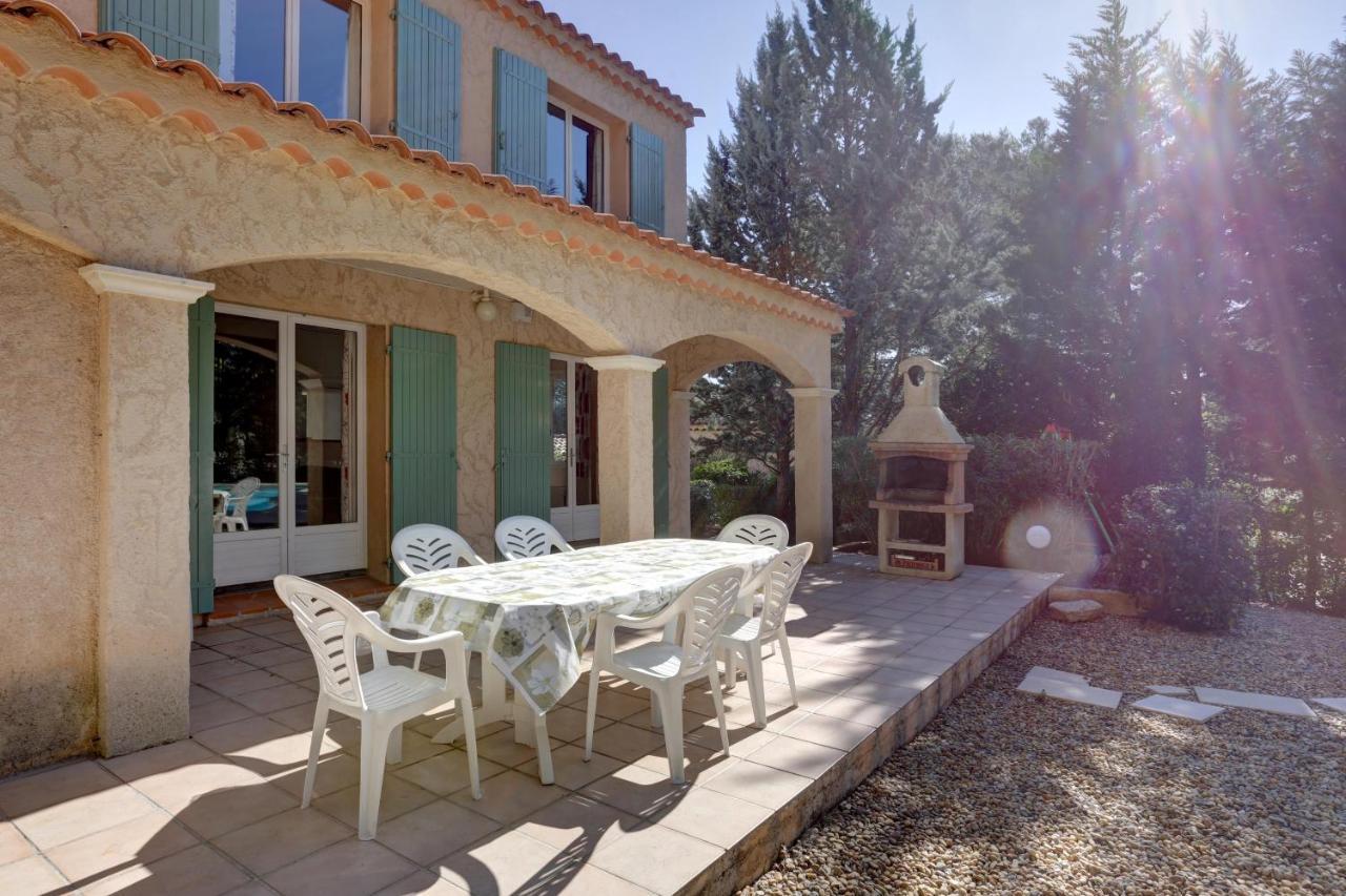 Villa 8 Pers, Climatisee, Piscine Chauffee, Un Havre De Paix Sous Les Pins Parasols Roquebrune-sur Argens Dış mekan fotoğraf